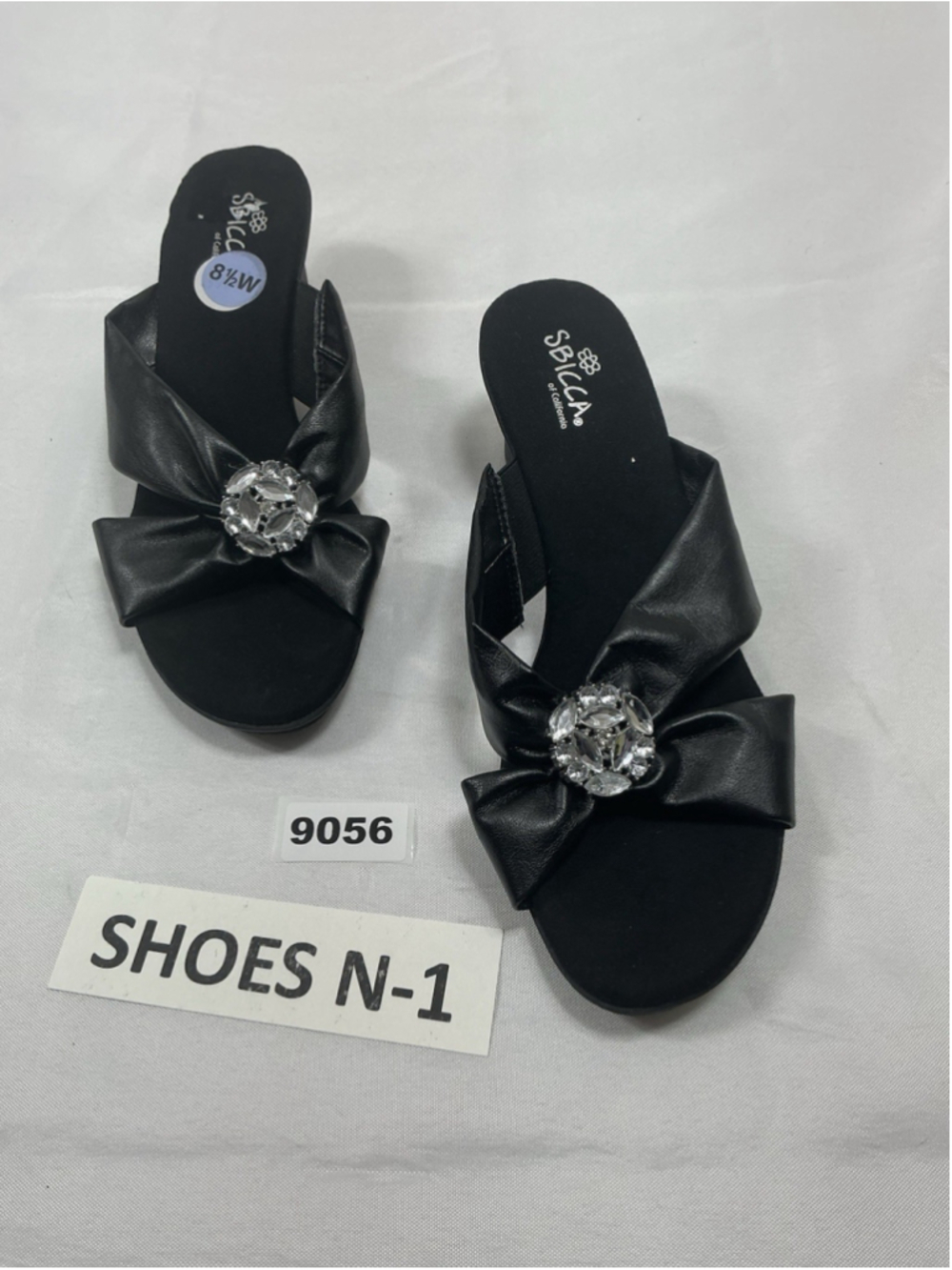 Womans New SBICCA Slip On Sandals 8.5 W Black Open Toe Rhinestone Accent